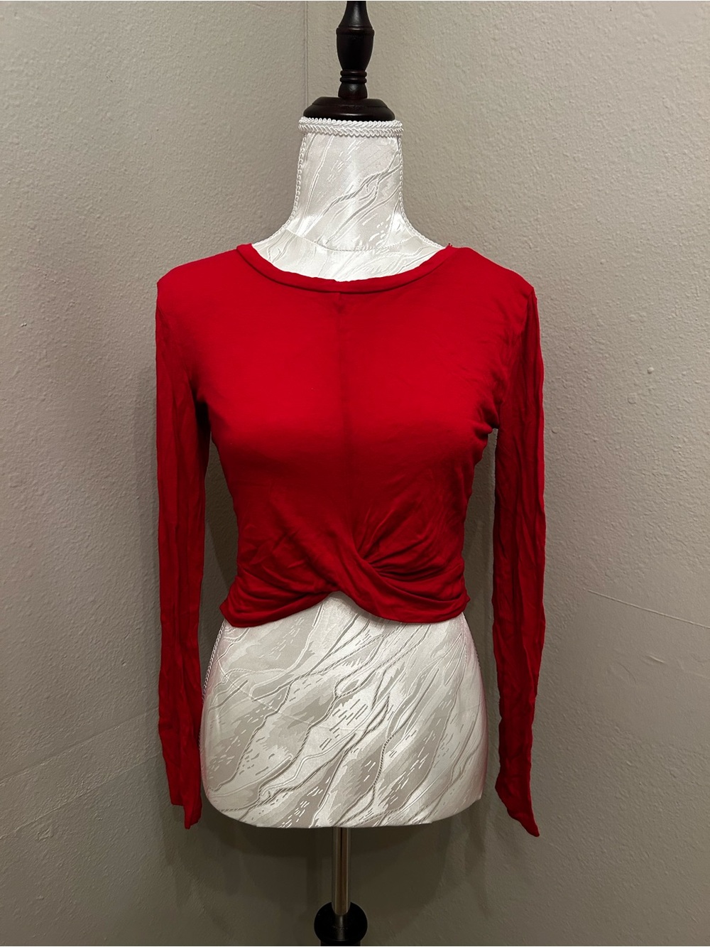 Women's Red Long-Sleeve Twist Front Crop Top